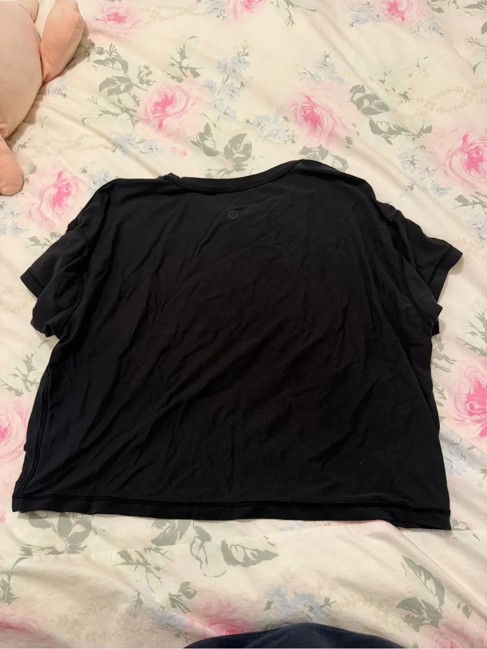 Lululemon cropped tee
